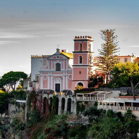 Il Tulipano - Appartamento Al Centro Di Вико-Экуенсе Экстерьер фото