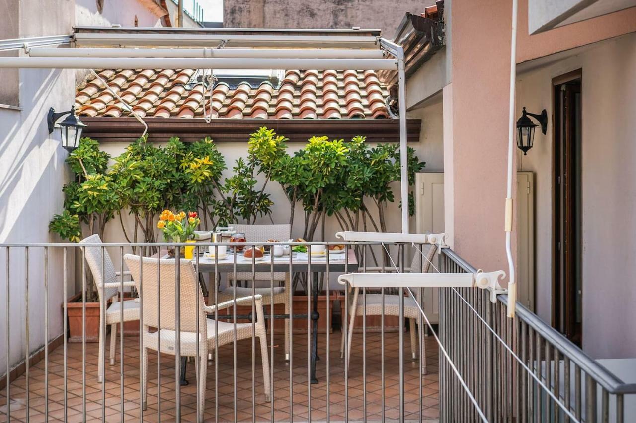 Il Tulipano - Appartamento Al Centro Di Вико-Экуенсе Экстерьер фото